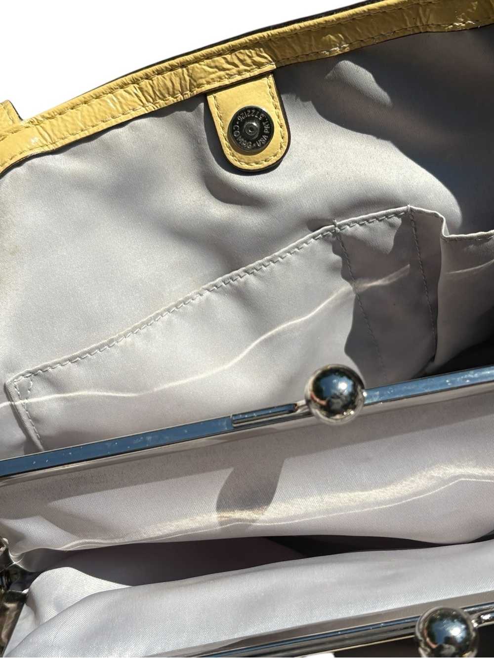 Coach Signature Stitched Patent Leather Kiss lock shoulder Bag 2012 (F19215) - Picture 9 of 16